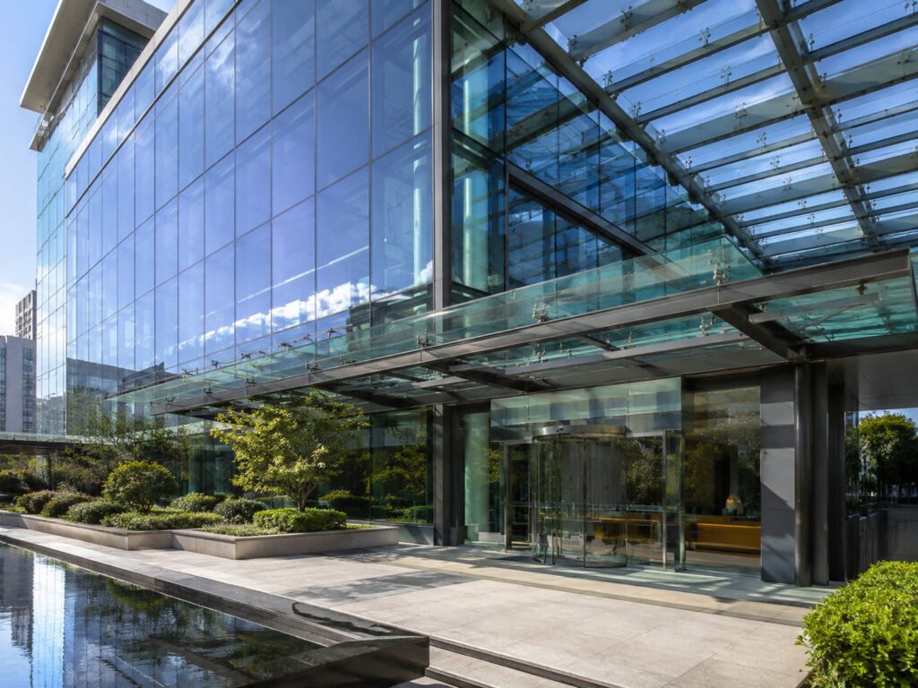 Structural laminated glass canopy and façade for building entrance